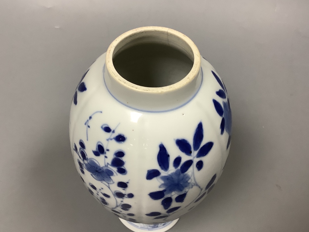 A Chinese Kangxi blue and white stem foot vase, height 16cm